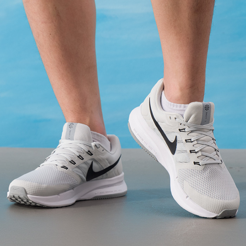 Nike Men's Run Swift 3 Breatha - Men Shoes Size Nike recensie en prijs