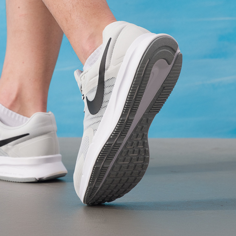 Nike Men's Run Swift 3 Breatha - Men Shoes Size Nike recensie en prijs